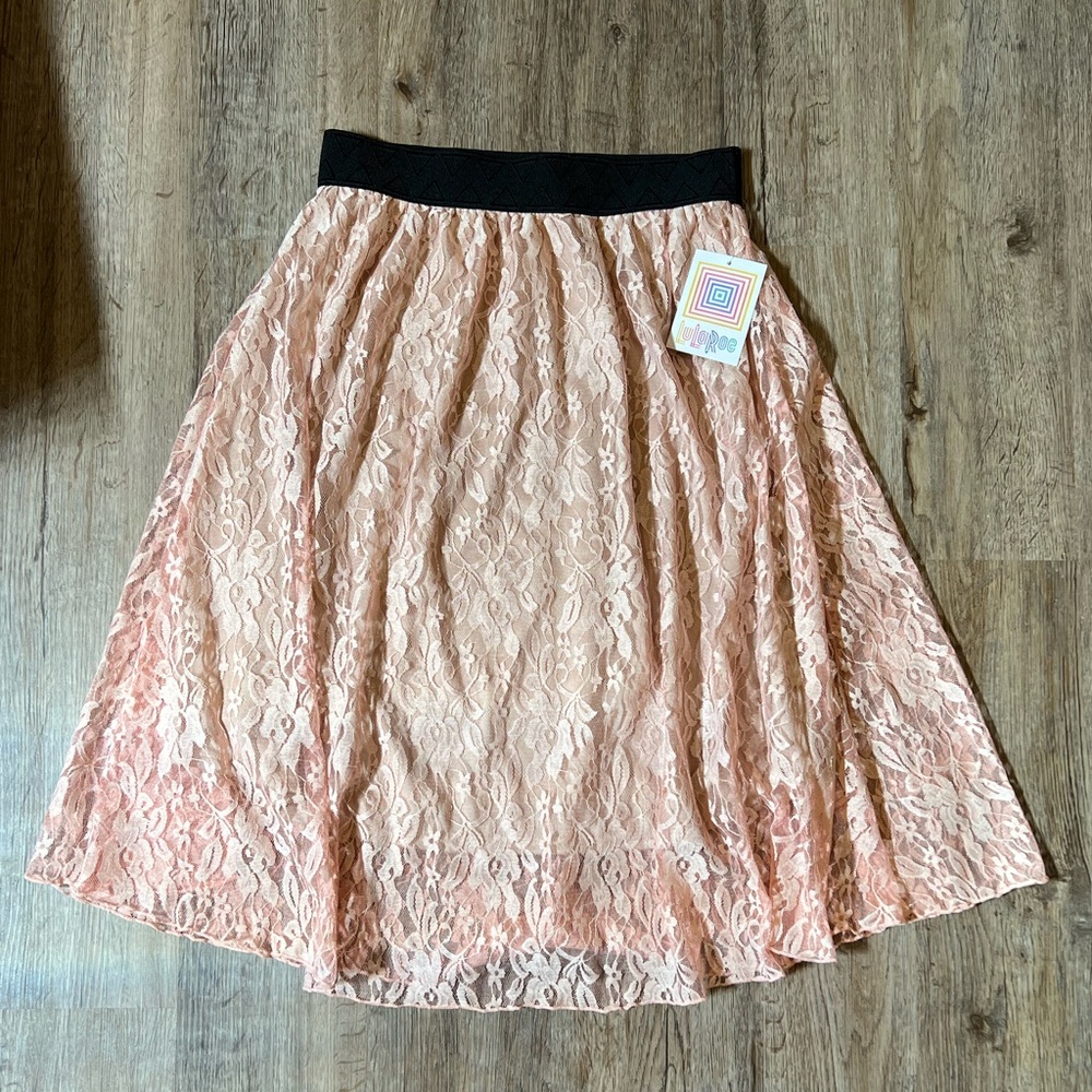 🛑 SALE 🌻 NWT Lularoe Lola pink lace skirt
